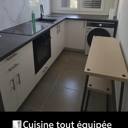 Privative Renove 2024, Climatisation, Tramway Sur Place , 12 Min Centre, 16 Min Plage, Apercu Lateral Mer, 2 Wc Avec 2 Salle De Bain, Private Renovated 2024, Air-conditioned , Tram On Spot, 2 Toilets And 2 Bathrooms *