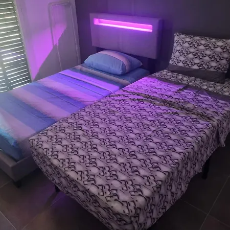 Privative Renove 2024, Climatisation, Tramway Sur Place , 12 Min Centre, 16 Min Plage, Apercu Lateral Mer, 2 Wc Avec 2 Salle De Bain, Private Renovated 2024, Air-conditioned , Tram On Spot, 2 Toilets And 2 Bathrooms Bed & Breakfast