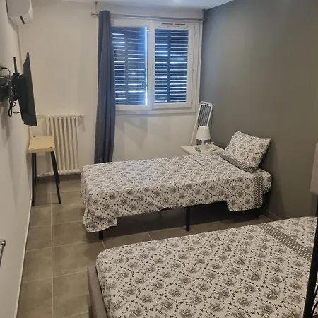 Privative Renove 2024, Climatisation, Tramway Sur Place , 12 Min Centre, 16 Min Plage, Apercu Lateral Mer, 2 Wc Avec 2 Salle De Bain, Private Renovated 2024, Air-conditioned , Tram On Spot, 2 Toilets And 2 Bathrooms Bed & Breakfast