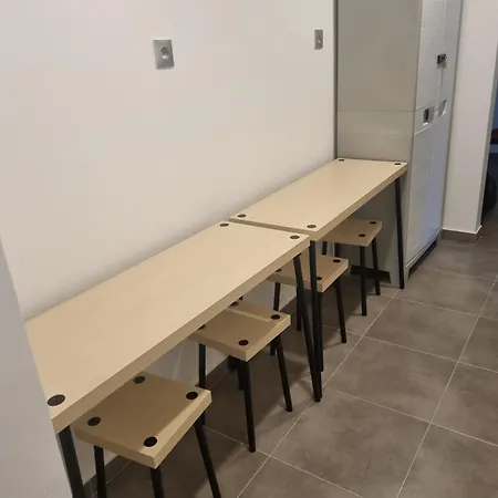 Couette-café Privative Renove 2024, Climatisation, Tramway Sur Place , 12 Min Centre, 16 Min Plage, Apercu Lateral Mer, 2 Wc Avec 2 Salle De Bain, Private Renovated 2024, Air-conditioned , Tram On Spot, 2 Toilets And 2 Bathrooms