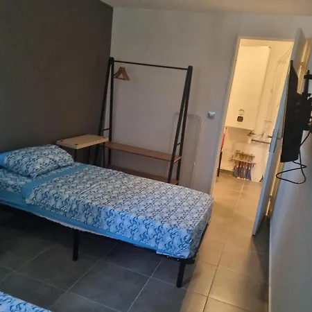 Couette-café Privative Renove 2024, Climatisation, Tramway Sur Place , 12 Min Centre, 16 Min Plage, Apercu Lateral Mer, 2 Wc Avec 2 Salle De Bain, Private Renovated 2024, Air-conditioned , Tram On Spot, 2 Toilets And 2 Bathrooms *
