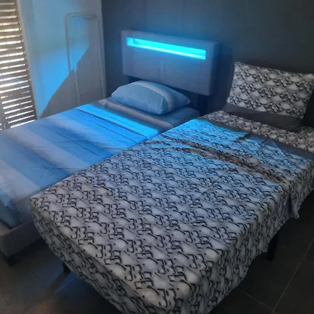 Bed & Breakfast Privative Renove 2024, Climatisation, Tramway Sur Place , 12 Min Centre, 16 Min Plage, Apercu Lateral Mer, 2 Wc Avec 2 Salle De Bain, Private Renovated 2024, Air-conditioned , Tram On Spot, 2 Toilets And 2 Bathrooms