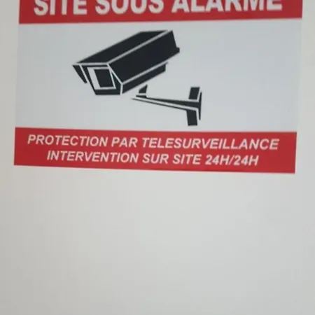 Privative Renove 2024, Climatisation, Tramway Sur Place , 12 Min Centre, 16 Min Plage, Apercu Lateral Mer, 2 Wc Avec 2 Salle De Bain, Private Renovated 2024, Air-conditioned , Tram On Spot, 2 Toilets And 2 Bathrooms Bed & Breakfast Nice